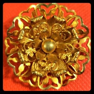 Vintage gold tone cosmetic flower brooch